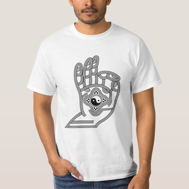 Yoga Mudra med Yin Yang och ditt namn T Shirt (Framsida)