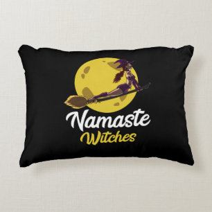 Yoga Namaste Witches Broom Zen Halloween Prydnadskudde