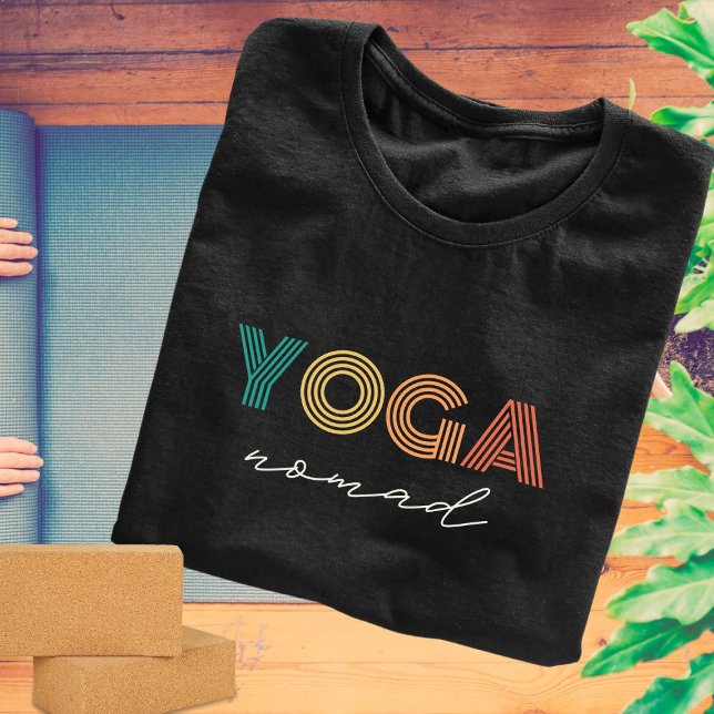 Yoga Nomad Modern Yoga Teacher T Shirt (Skapare uppladdad)