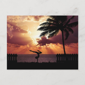 Yoga på stranden vid Sunset Vykort