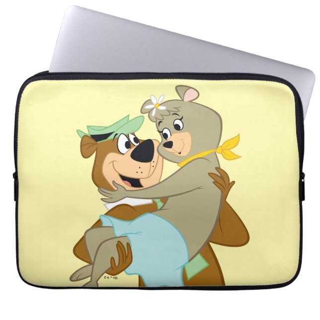 Yogi Bear Carshing Cindy Bear Laptop Fodral (Framsidan)