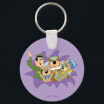 Yogi Bear och Friends Surprise Nyckelring<br><div class="desc">Få redo för roligt med den här färgstarka Yogi Bear-gruppdesignen! Med Yogi Bear, Boo Boo, Cindy Bear och Skogsvaktare Smith i en energisk bakgrund med sprängning stil fångar den här grafiken perfekt den upphetsning och vänskap som Jellystone Park älskade. Med ljusa färger, klassisk animeringscharm och en lekfull sammansättning är den...</div>