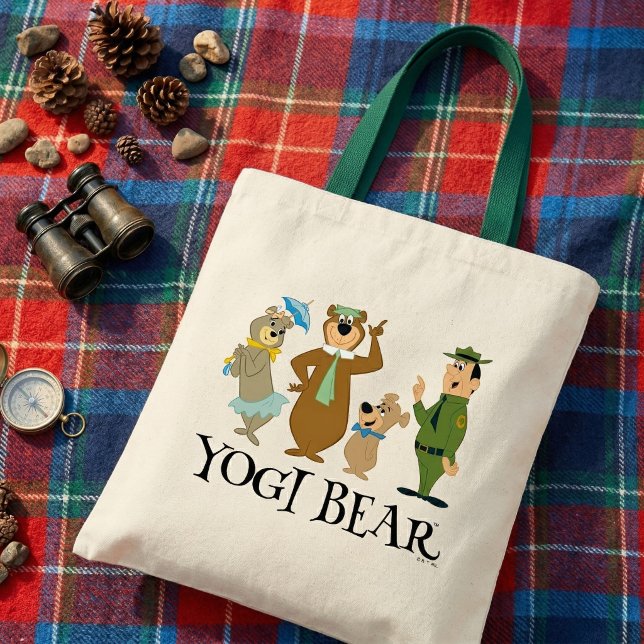Yogi Bear och vänner klassisk pose Tygkasse (Generated photo of tote bag on blanket)