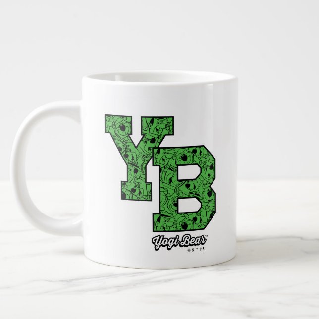 Yogi Bear Patterned Varsity Brev Jumbo Mugg (Vänster)