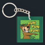 Yogi Bear Roligt Roligt Roligt<br><div class="desc">Ta med roligten med den här livliga Yogi Bear-designen! Den allt gladare Yogi-filmen i en lekfull situation vid sidan av den djärva och dynamiska texten med texten "ROLIGTENS ROLIGT ROLIGT!". Den ljusa punktbakgrunden för grönt och gult lägger till en återanimeringskänsla, skapar perfekt för fläkt av klassiska tecknader och glatta tecken....</div>