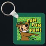 Yogi Bear Roligt Roligt Roligt Nyckelring<br><div class="desc">Ta med roligten med den här livliga Yogi Bear-designen! Den allt gladare Yogi-filmen i en lekfull situation vid sidan av den djärva och dynamiska texten med texten "ROLIGTENS ROLIGT ROLIGT!". Den ljusa punktbakgrunden för grönt och gult lägger till en återanimeringskänsla, skapar perfekt för fläkt av klassiska tecknader och glatta tecken....</div>
