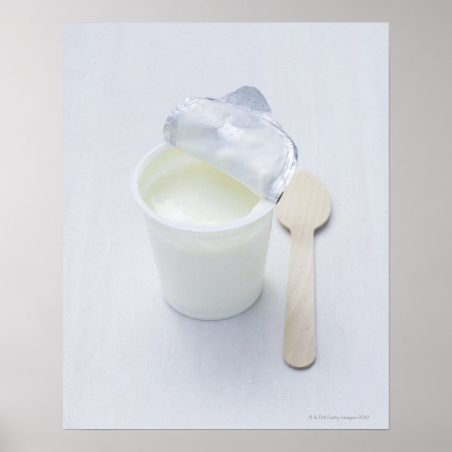 Yogurt i öppnad engångsflaska kopp poster (Framsidan)