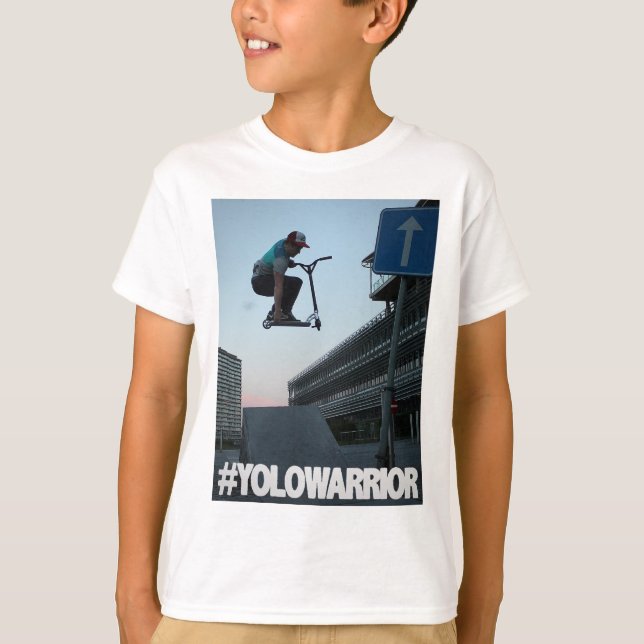 YOLOWARRIOR - TBog Tee Shirt (Framsida)