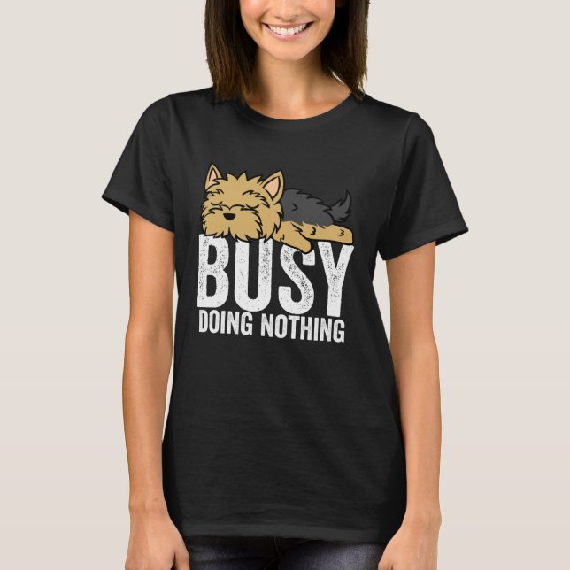 Yorkie Busy gör inget Lazy Boys Girls T Shirt (Framsida)
