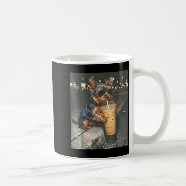 Yorkie dricker iskaffe rolig djur meme hund kaffemugg (Höger)