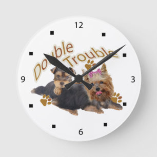 Yorkie Dubbla Trouble Clock Rund Klocka