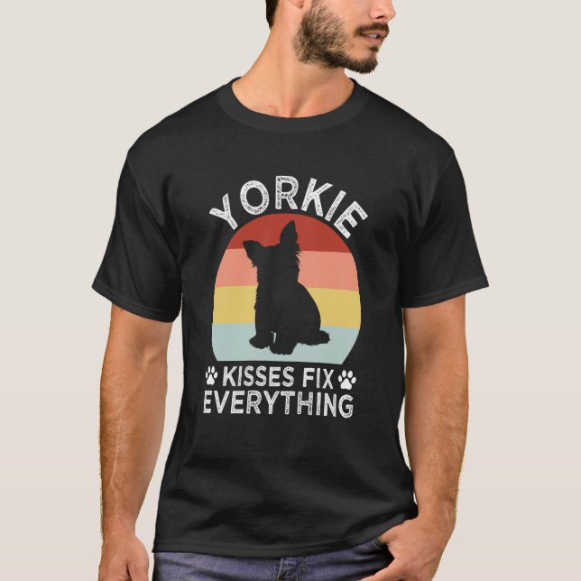 Yorkie Kisses Fix Everything Yorkshire Terrier Hum T Shirt (Framsida)
