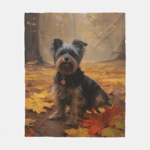 Yorkipoo i höstlöv Fall Inspire Fleecefilt