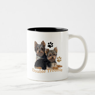 Yorkshire Terrier Dubbla Trouble Gifts Två-Tonad Mugg