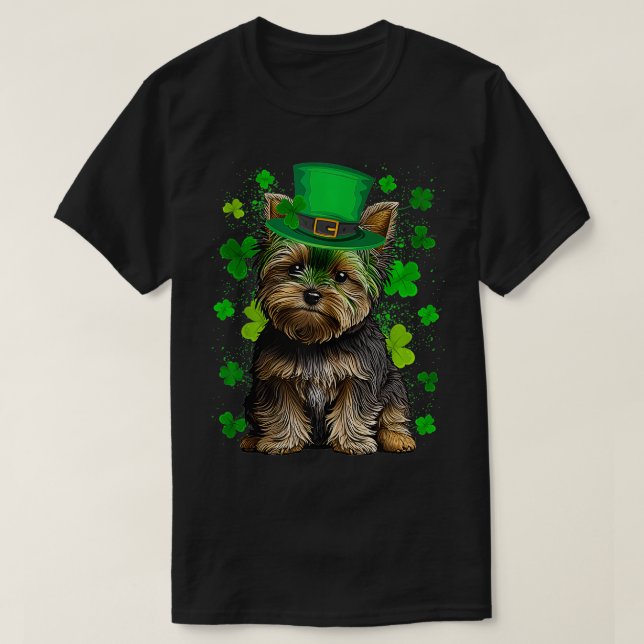 Yorkshire Terrier Hund Shamrocks St patricks day T Shirt (Design framsida)
