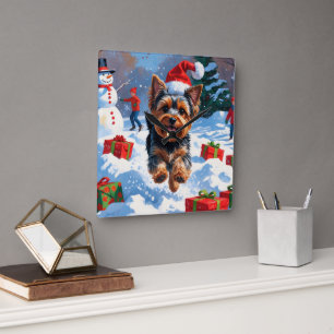 Yorkshire Terrier i snö med julhatt Fyrkantig Klocka