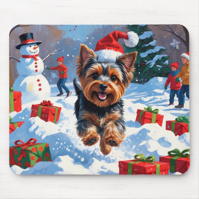 Yorkshire Terrier i snö med julhatt Musmatta (Framsidan)