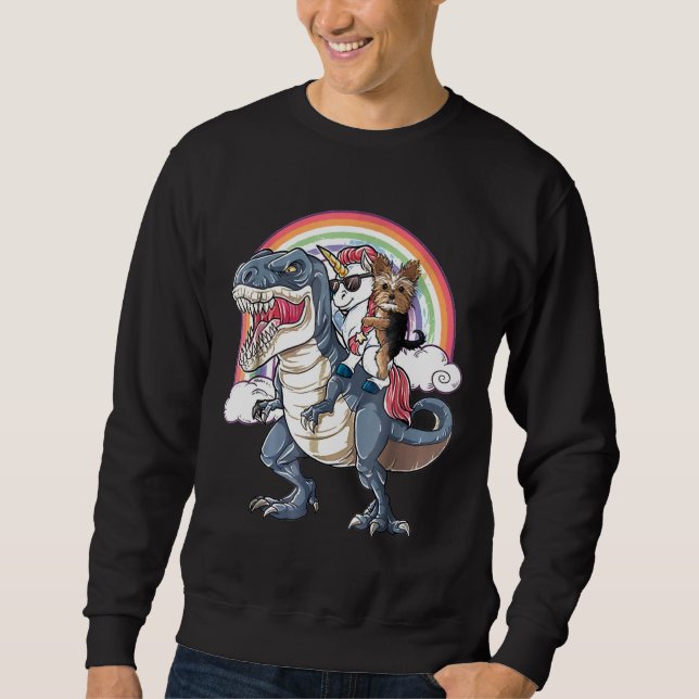 Yorkshire Terrier Och Enhörning Ridar T Rex Som En Lång Ärmad Tröja (Framsida)