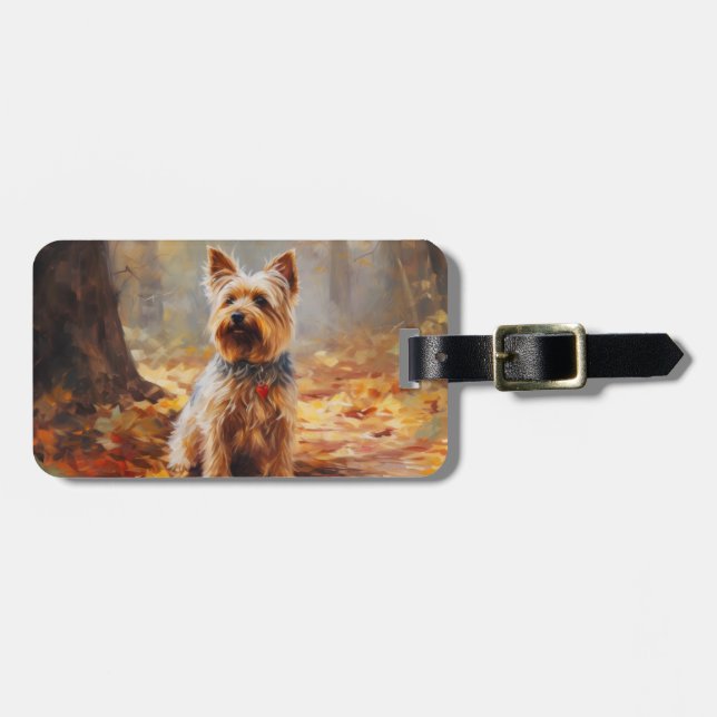 Yorkshire Terrier på höstlöv Fall Inspirera Bagagebricka (Horisontell Framsida)