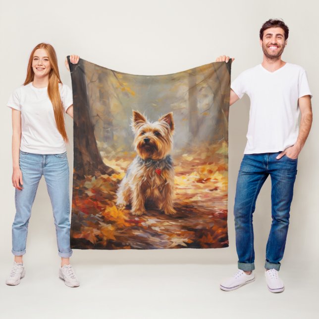 Yorkshire Terrier på höstlöv Fall Inspirera Fleecefilt (På plats)