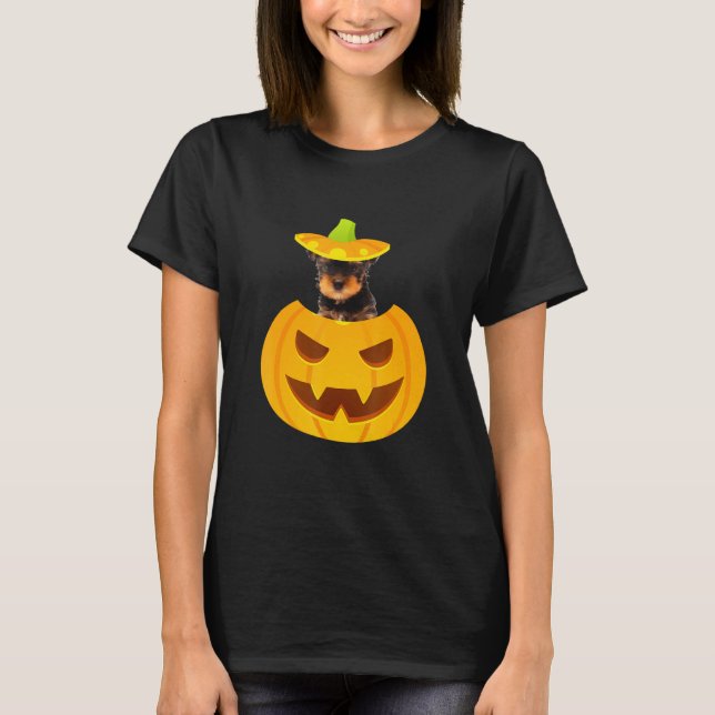 Yorkshire Terrier Peeking ut ur Jack o lantern T Shirt (Framsida)