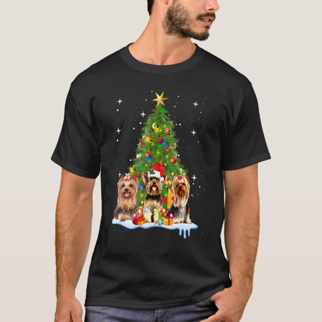 Yorkshire Terrier Träd God jul T Shirt (Framsida)