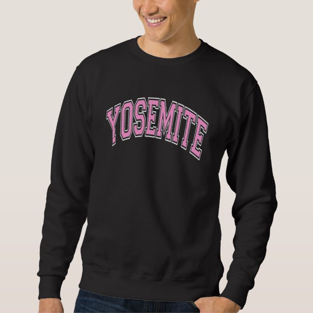 Yosemite California Ca Varsity Stil Rosa Text Lång Ärmad Tröja (Framsida)