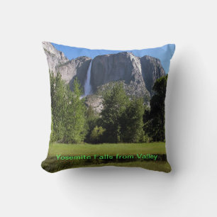 Yosemite Falls från Valley i California Kudde