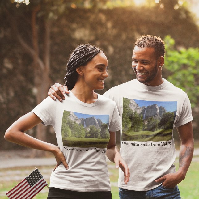 Yosemite Falls från Valley i California Unisex Tee Shirt (Yosemite Falls from Valley in California T-Shirt)