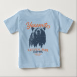 Yosemite Grizzly Bear California National Park T Shirt<br><div class="desc">Redo att ge dig i väg till äventyr utanför dörren? Yosemite nationalpark t-shirt är ett val av perfekt. Med en djärv svart björn och ett kuperat skogslandskap kommer den här skjortan att inspirera dig att utforska och anamma naturen. Släpp ut din inre exploatör och missa inte chansen att ta in...</div>