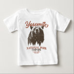 Yosemite Grizzly Bear California National Park T Shirt<br><div class="desc">Redo att ge dig i väg till äventyr utanför dörren? Yosemite nationalpark t-shirt är ett val av perfekt. Med en djärv svart björn och ett kuperat skogslandskap kommer den här skjortan att inspirera dig att utforska och anamma naturen. Släpp ut din inre exploatör och missa inte chansen att ta in...</div>