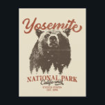 Yosemite Grizzly Bear California National Park Vykort<br><div class="desc">Redo att ge dig i väg till äventyr utanför dörren? Yosemite nationalpark t-shirt är ett val av perfekt. Med en djärv svart björn och ett kuperat skogslandskap kommer den här skjortan att inspirera dig att utforska och anamma naturen. Släpp ut din inre exploatör och missa inte chansen att ta in...</div>