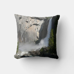 Yosemite Lower Falls vid Lower Yosemite Falls Trai Kudde