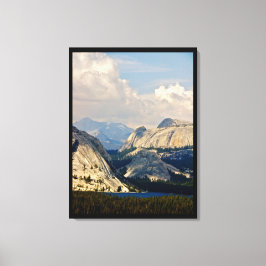 YOSEMITE NATIONALPARK MED UTSIKT ÖVER TIOGA SJÖN CANVASTRYCK