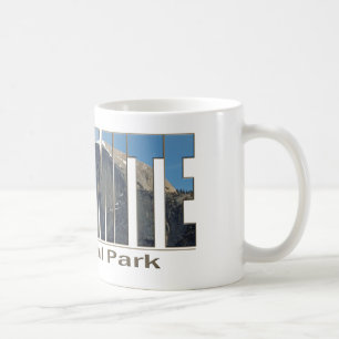 Yosemite nationalparktext med den halva kupolen kaffemugg
