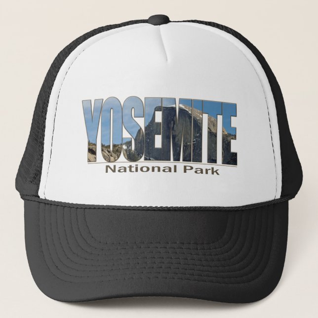 Yosemite nationalparktext med den halva kupolen truckerkeps (Framsida)