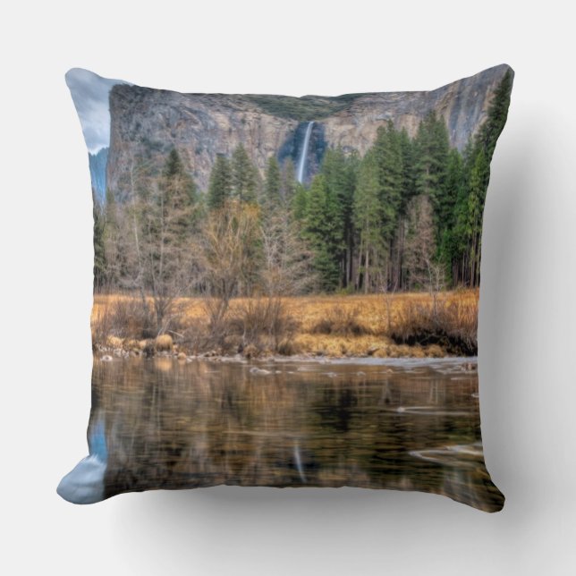 Yosemite sceniska nedgångar kudde (Framsida)