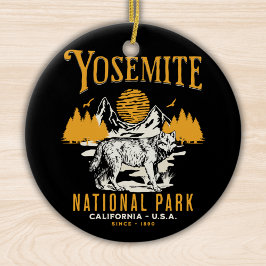 Yosemite Woodland Scenery with Retro Wolf Julgransprydnad Keramik