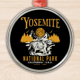 Yosemite Woodland Scenery with Retro Wolf Julgransprydnad Metall