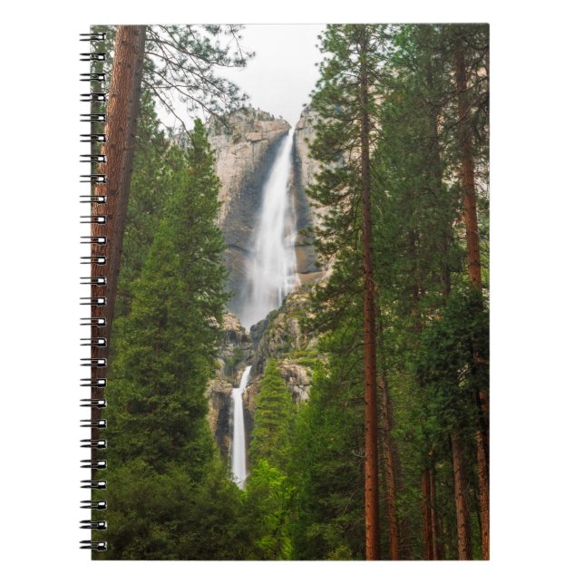 Yosemitefallen genom skogen anteckningsbok (Framsidan)