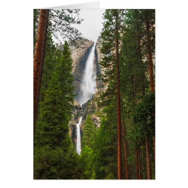 Yosemitefallen genom skogen hälsningskort (Framsidan)