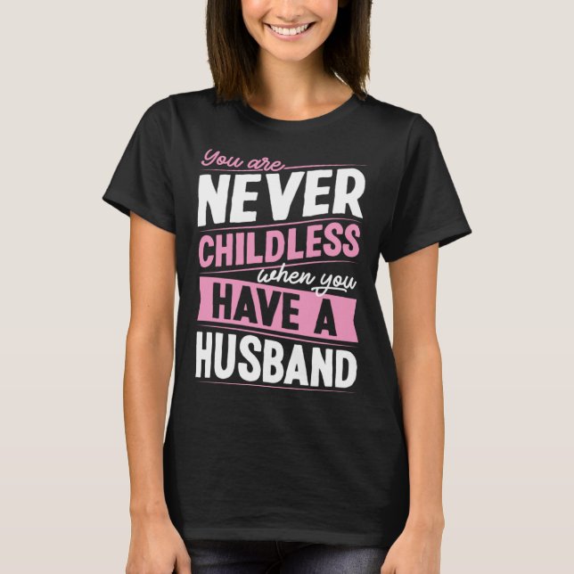 You Are Never Childless When You Have A Husband  1 T Shirt (Framsida)
