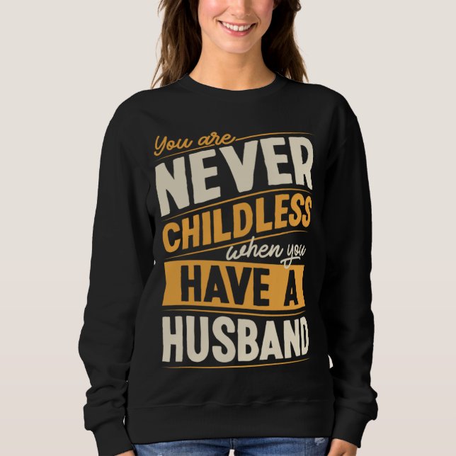 You Are Never Childless When You Have A Husband T Shirt (Framsida)