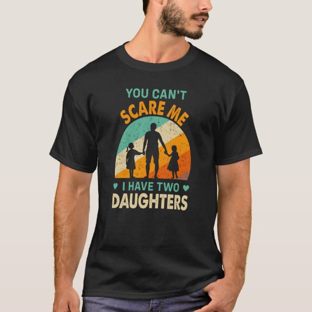 you cant scare me i have two daughters dad t shirt (Framsida)