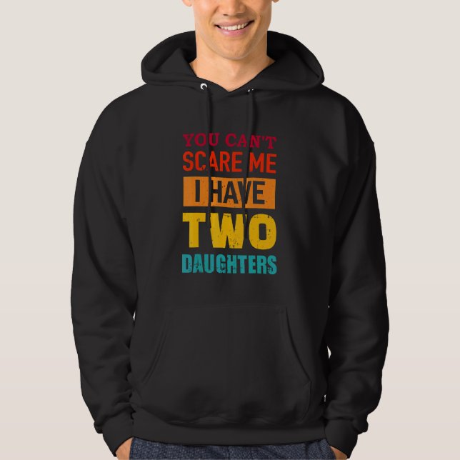 You Can't Scare Me I Have Two Daughters Retro  Dad Hoodie (Framsida)