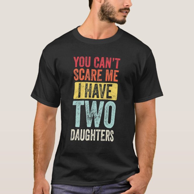 You Can't Scare Me I Have Two Daughters Retro  Dad T Shirt (Framsida)