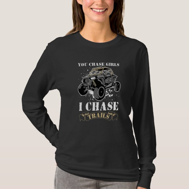 You Chase Girls Chase Trails Funny UTV SxS Side by T Shirt (Framsida)