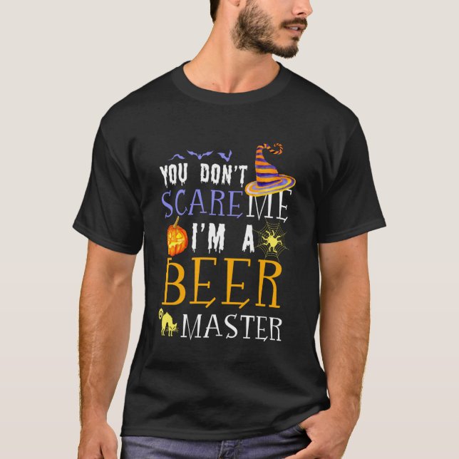 You Don't Scare Beer Master Halloween Saying Fun T Shirt (Framsida)