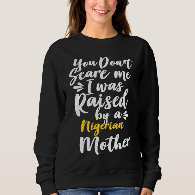You Don't Scare Me I Was Raised By A Nigerian T Shirt (Framsida)