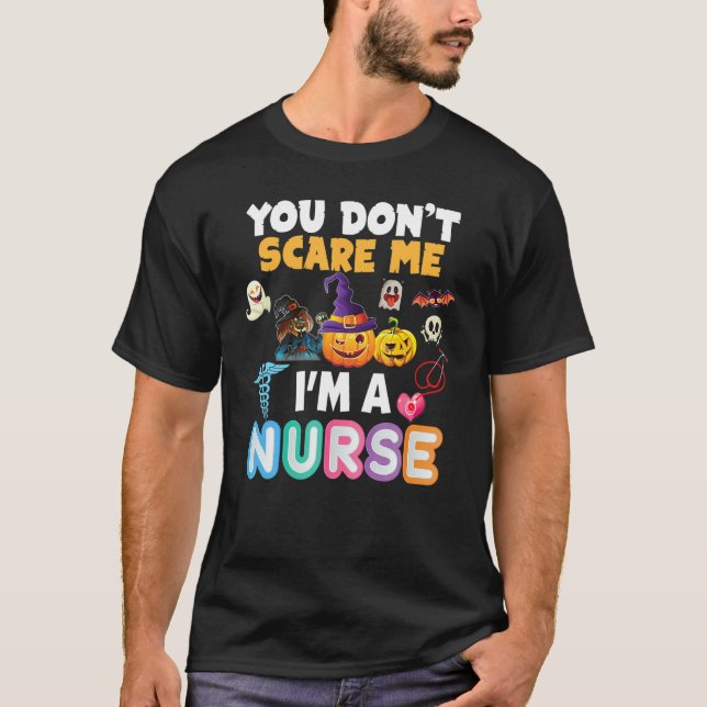 You Don't Scare Me I'm A Nurse Halloween Can't Tea T Shirt (Framsida)
